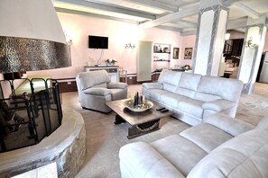 Téléviseur, foyer, lecteur de DVD