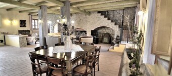 Whole big Tuscan Villa with Pool & Vineyards in the Heart of Tuscany