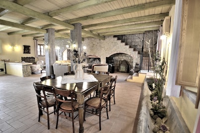 Whole big Tuscan Villa with Pool & Vineyards in the Heart of Tuscany