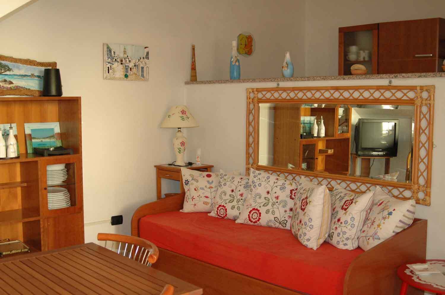 Beautiful house with entrance and large terrace, close to the Sardinian sea