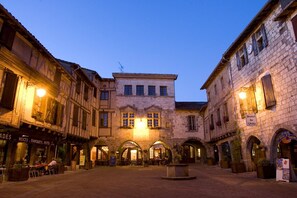 Exterior - Villa Corduriès - air conditioning & heated swimming pool in the castle grounds (Castelnau de Montmiral)