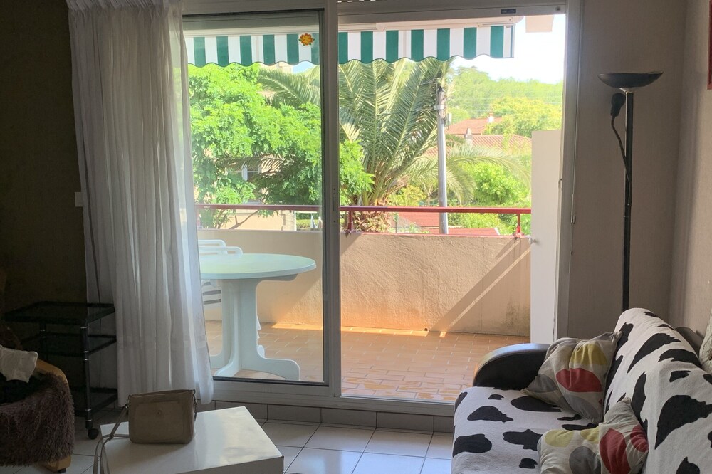 APTARTAMENTO OF 45 M2 WITH PARKING AND WIFI. 30 m. of the beach