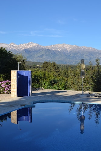 Villa in Almyrida with Private pool, Sea & Mountain Views - free wifi  & air con