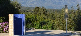 Villa med privat basseng, fantastisk utsikt over sjøen og fjellene - gratis wifi og air con