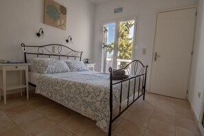 3 bedrooms, in-room safe, iron/ironing board, free WiFi