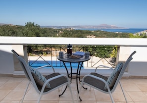 Property grounds - Villa in Almyrida with Private pool, Sea & Mountain Views - free wifi & air con (Vamos)
