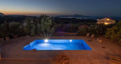 Villa in Almyrida with Private pool, Sea & Mountain Views - free wifi & air con