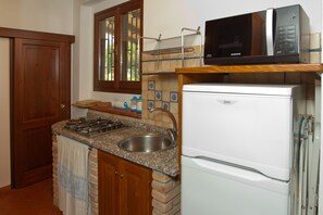 Fridge, microwave, stovetop, dishwasher - Elegant house in 19th century old farm, beautiful sea view (Alghero)