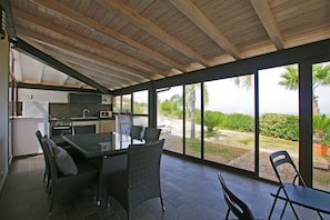 Dining - Large property, 2 Modern Villas, PRIVATE POOL, Golf Practice, Sea View, WIFI (Campofelice Di Roccella)