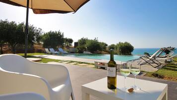 Outdoor pool, an infinity pool