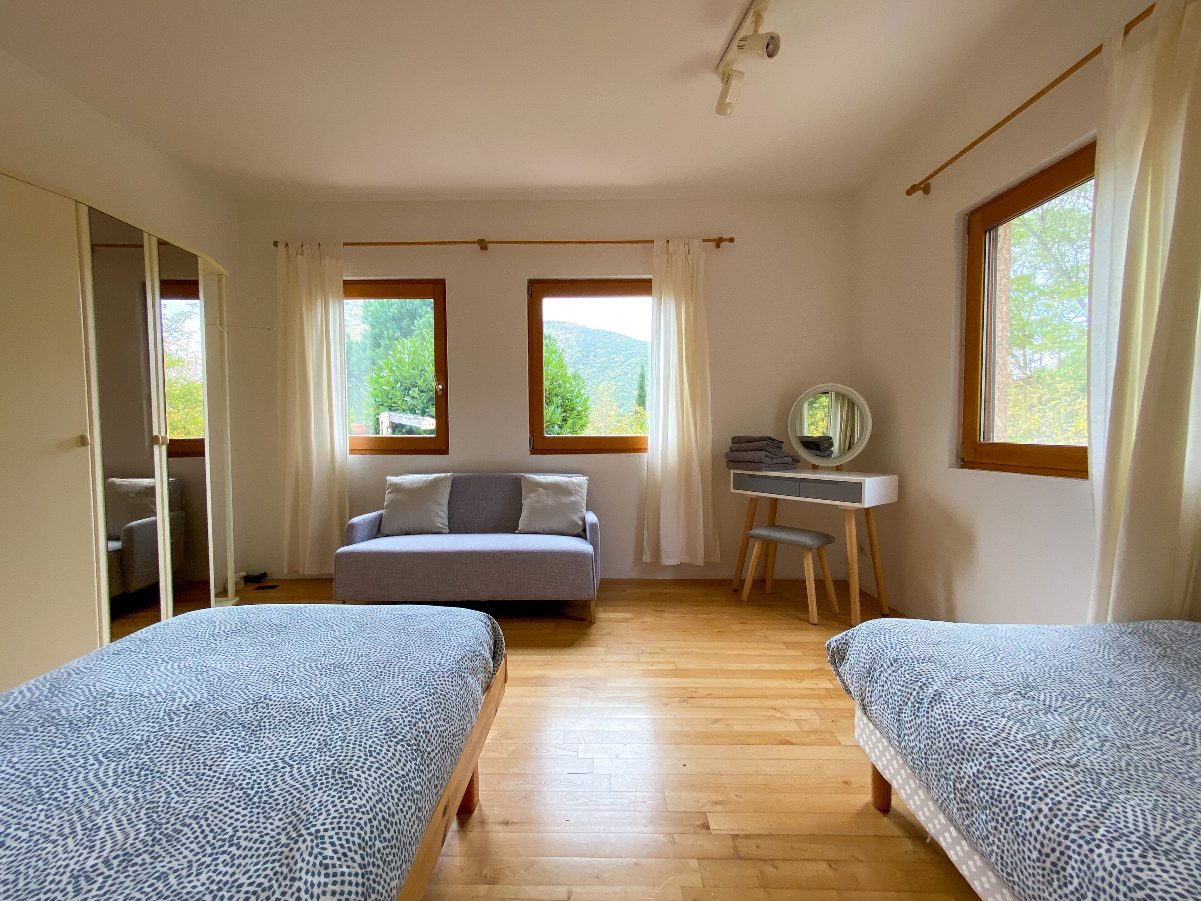 4 bedrooms, iron/ironing board, free WiFi, bed sheets