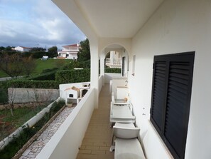 Terrace/patio - Apartment T1 (A) on the beach for holidays (Praia do Carvoeiro)
