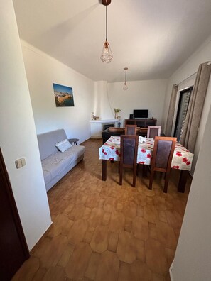 Fernseher, Kamin