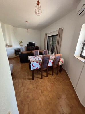 Interior - Apartment T1 (A) on the beach for holidays (Praia do Carvoeiro)