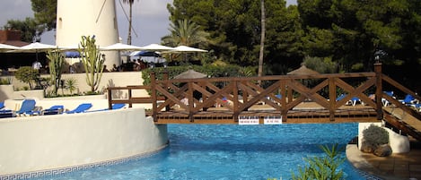 Piscine extérieure, piscine chauffée