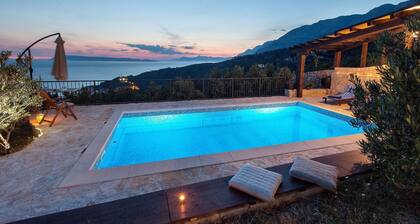 Villa Oliva - exclusive gateway, luxurious serenity, stunning views, heated pool