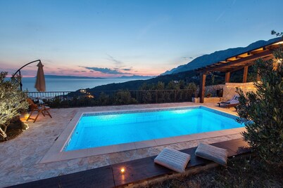 Villa Oliva - exclusive gateway, luxurious serenity, stunning views, heated pool