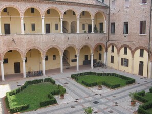 Exterior - Beautiful and spacious apartment, with garage, in an ancient building in the city center.  (Ferrara)