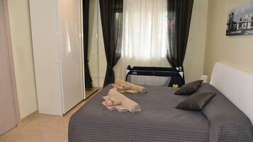 3 bedrooms, iron/ironing board, travel cot, free WiFi