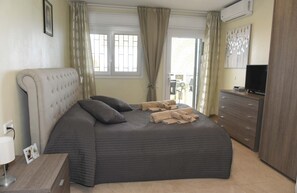 3 chambres, fer et planche à repasser, lit parapluie, Wi-Fi gratuit