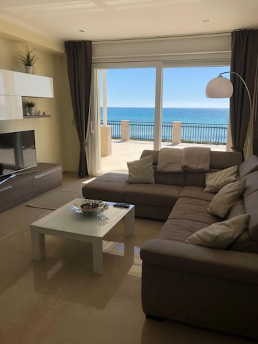 Strandhaus/Villa in Fontane Bianche, Syracusa, direkt am Meer mit Jacuzzi. 