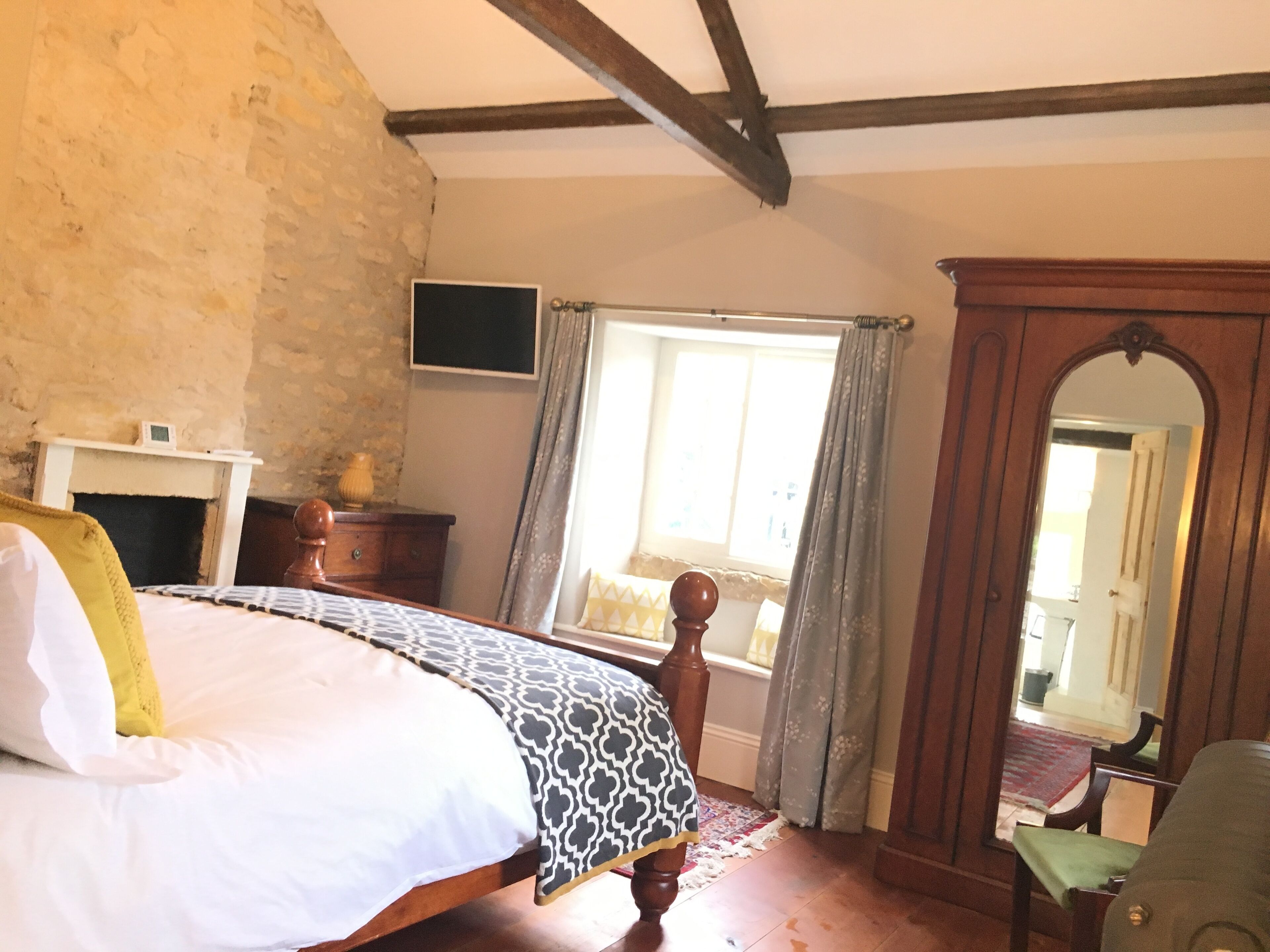 Charming, recently renovated, cosy cottage for two in Wetherby