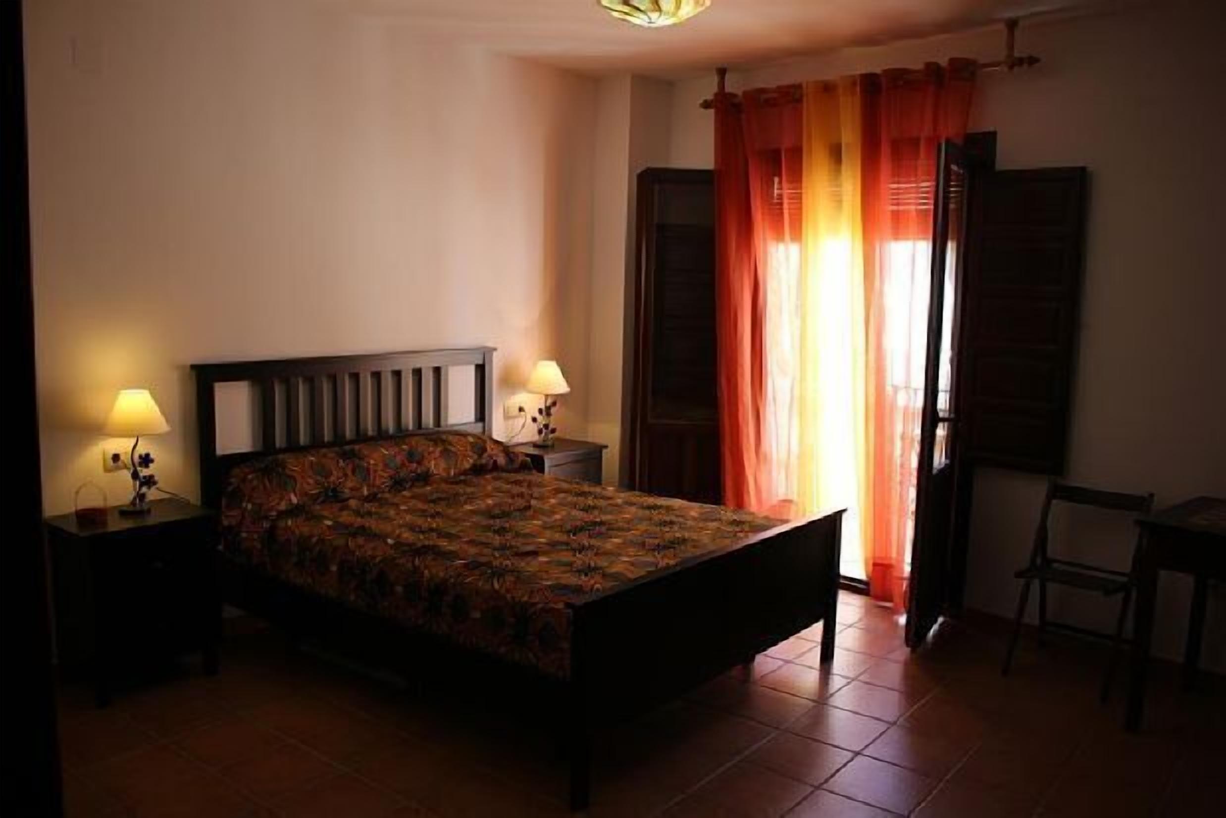 Rural accommodation La Casa de Baños for 12 people