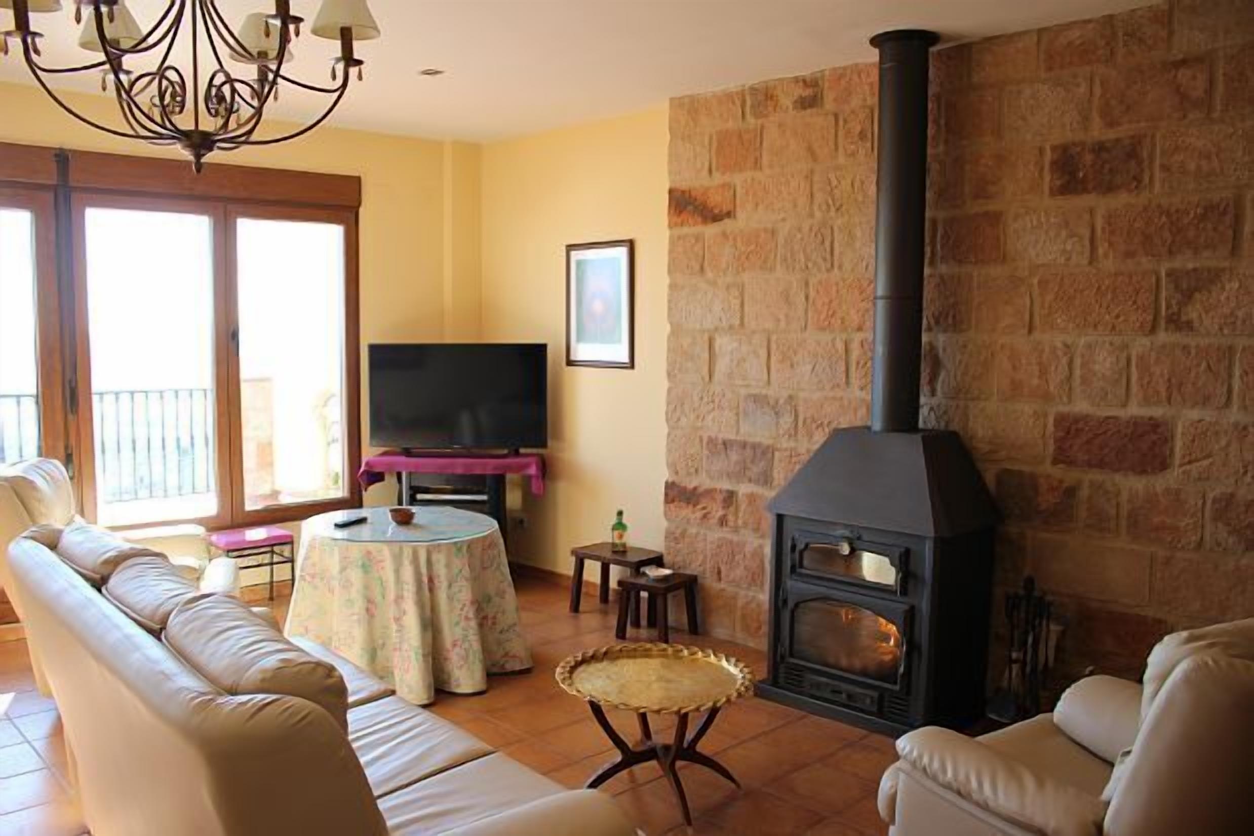 Rural accommodation La Casa de Baños for 12 people