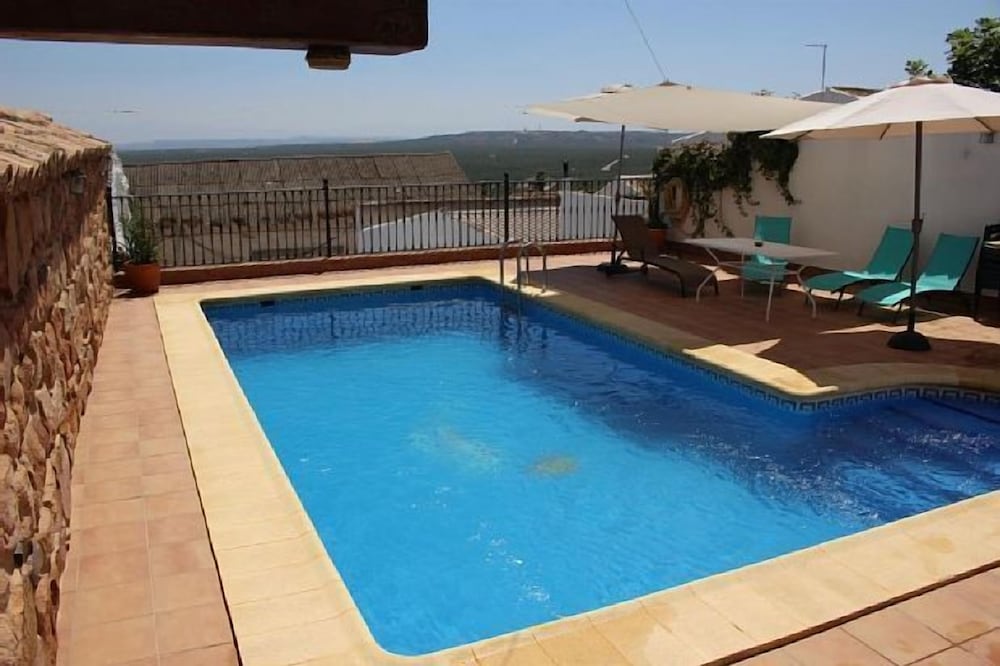 Rural accommodation La Casa de Baños for 12 people