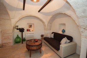 Smart-TV, Kamin, DVD-Player, Tischtennisplatte