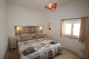 2 habitaciones, tabla de planchar con plancha y cuna de viaje