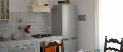 Refrigerador, horno, parrilla de estufa y lavavajillas