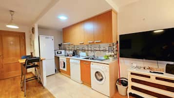 Refrigerador, microondas, horno, lavavajillas