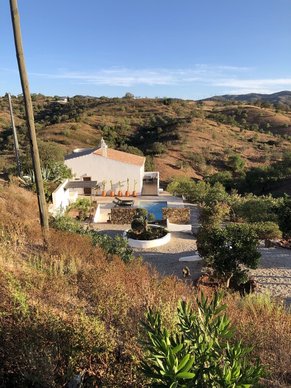 Outdoor pool - Private house with private swimmingpool in a quite beautiful nature. (Santa Catarina da Fonte do Bispo)