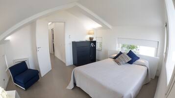 5 bedrooms, in-room safe, iron/ironing board, WiFi