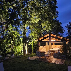 Outdoor dining - Quiet, air-conditioned, not overlooked, HEATED SWIMMING POOL, 10min Uzès for 12 people. (Saint-Victor-Des-Oules)