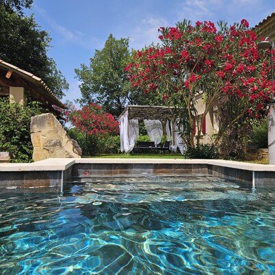 Quiet, air-conditioned, not overlooked, HEATED POOL, 10 minutes from Uzès, sleeps 10 adults.