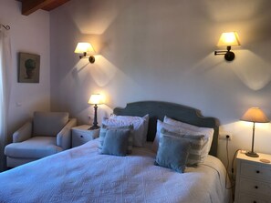 2 chambres, fer et planche à repasser, lit parapluie, Wi-Fi gratuit