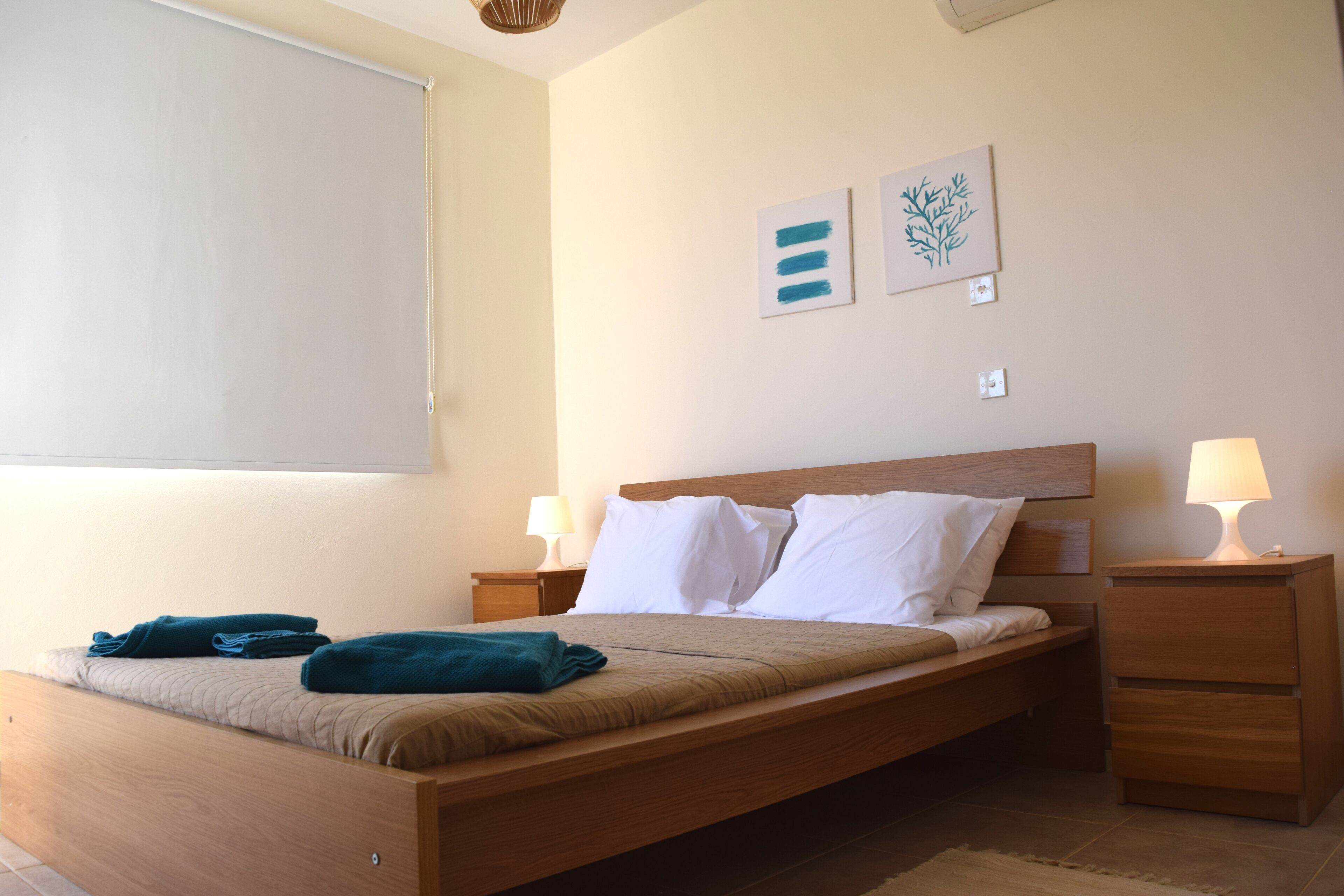 3 slaapkamers, een strijkplank/strijkijzer, gratis wifi, beddengoed