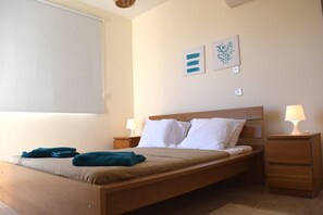 3 bedrooms, iron/ironing board, free WiFi, bed sheets - Villa Calm: 3-bedroom, 100m from beach (Sotira)