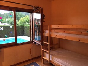 2 Schlafzimmer, Schreibtisch, Bügeleisen/Bügelbrett, kostenloses WLAN