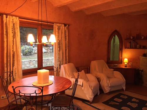Secluded house with pool, barbecue and garden 10min. of the beach. Ideal families
