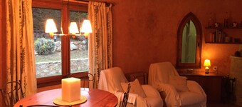 Secluded house with pool, barbecue and garden 10min. of the beach. Ideal families