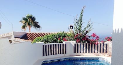 Casa mit privatem Pool, Meerblick und ruhiger Lage