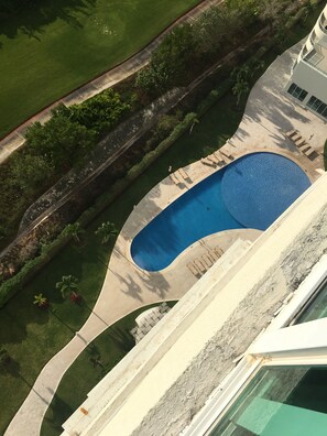 2 つの屋外プール