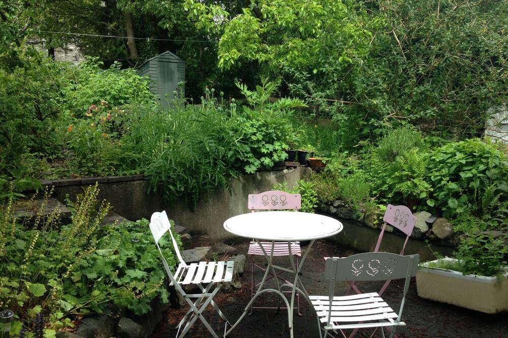 Comfy cottage in glorious West Wales perfect for mountains or coast sleeps 9