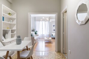 Smart TV - Acropolis Heart 1BD Apartment in Plaka (Athens)