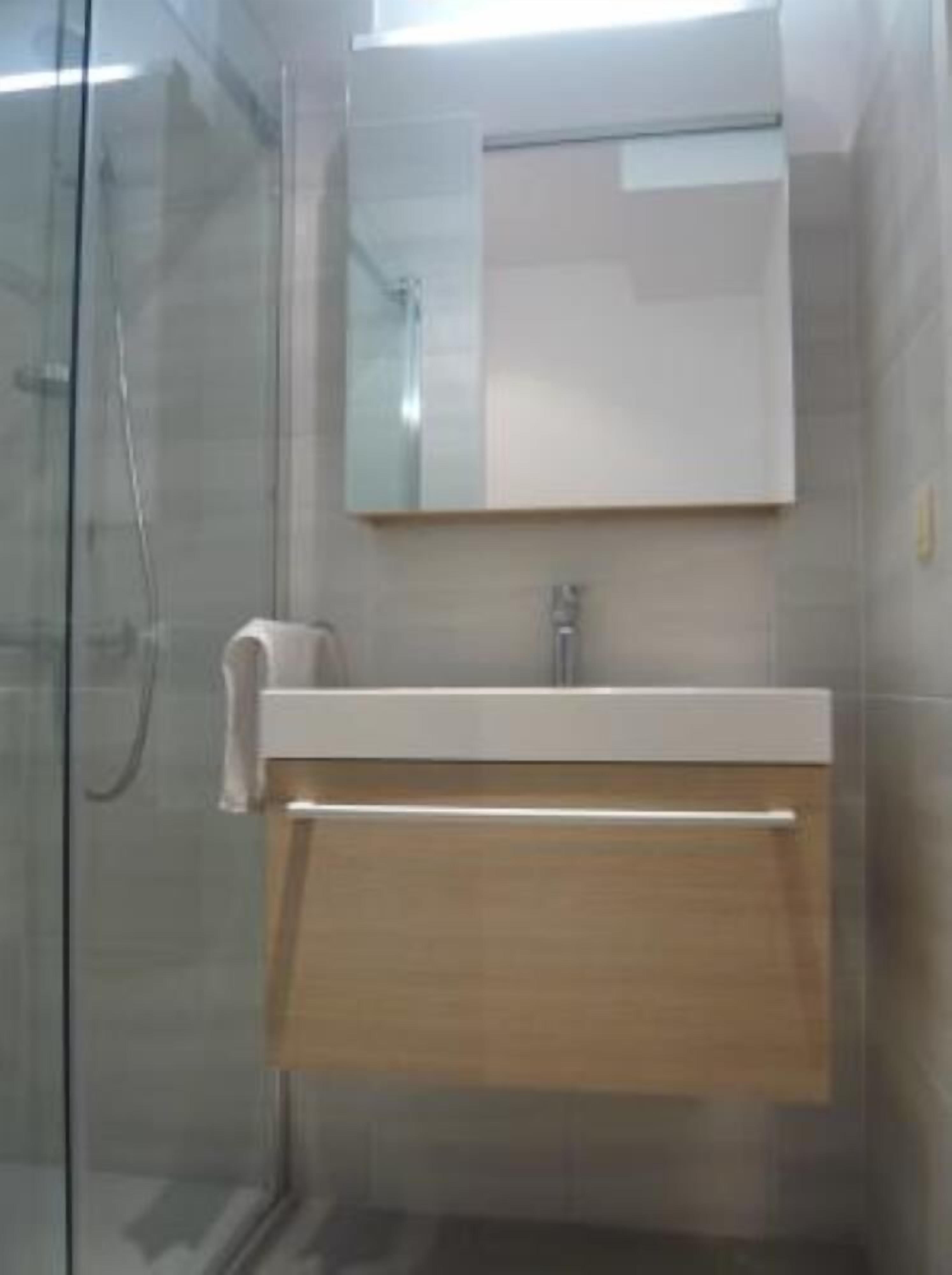 Bathtub, hair dryer, towels