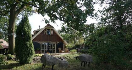 Pet-friendly farmhouse with a lot of privacy in a lakeside beach