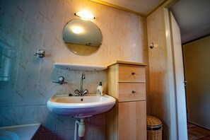 Combined shower/tub, hair dryer, towels, soap